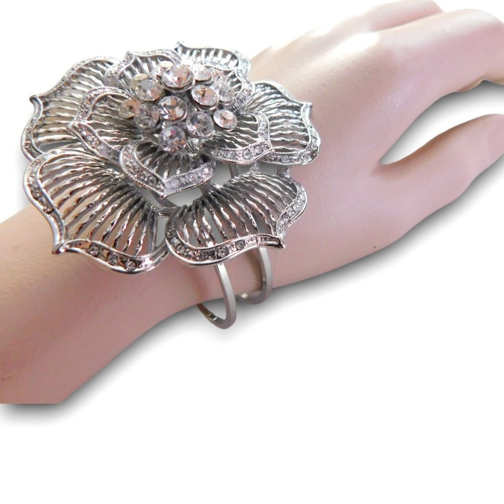 bracelet flower